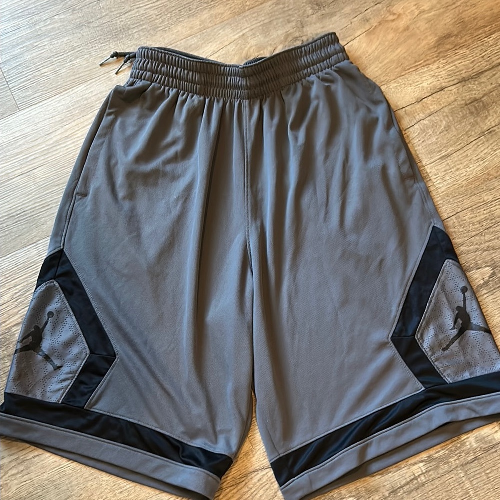 Jordan Men's Gray Performance Basketball Shorts